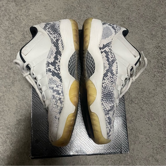 Jordan 11 Retro Low Light Bone Snakeskin Size 12 - Picture 6 of 11